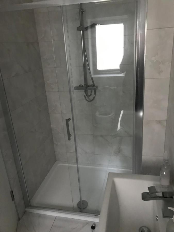 1 Luxurious Room In Family Home Killarney Eksteriør billede